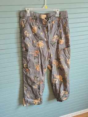 Democracy Gray Green Floral Cropped Cargo Pants with Peach Accents